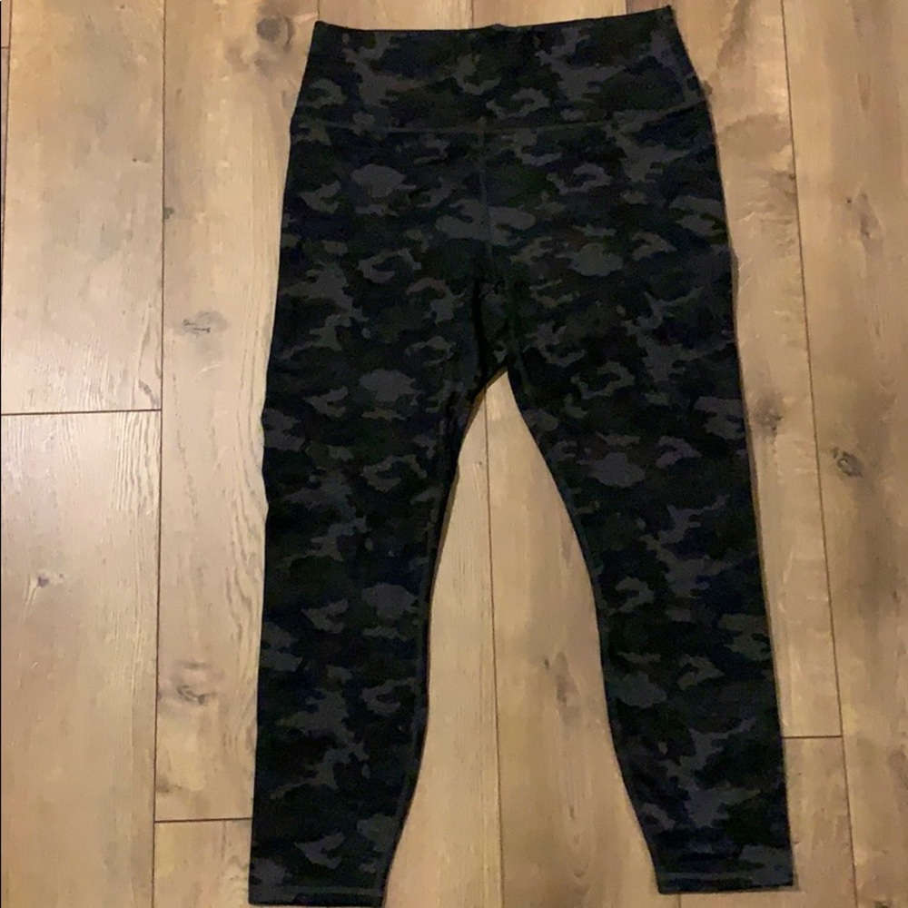 Fabletics high-waisted women’s camo 7/8 Leggings